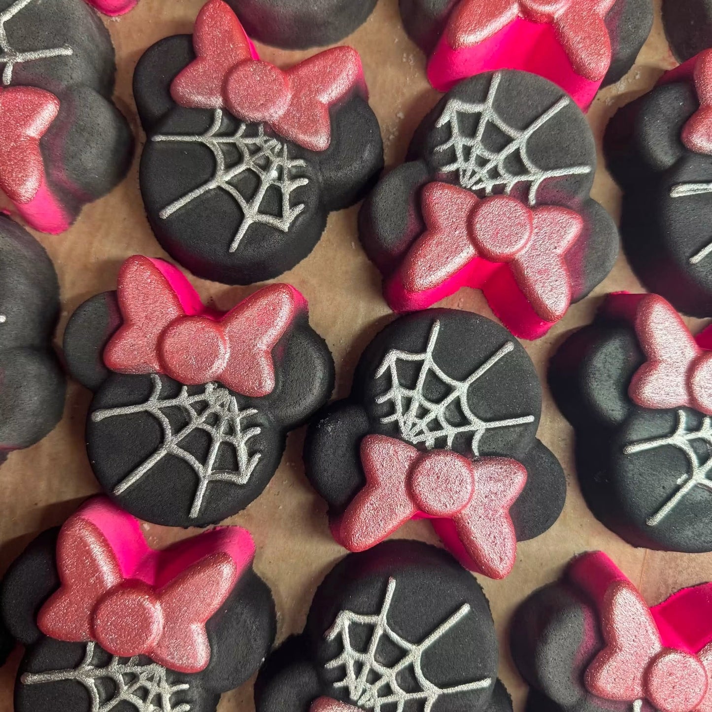 Mrs Mouse Spider Web Bath Bomb